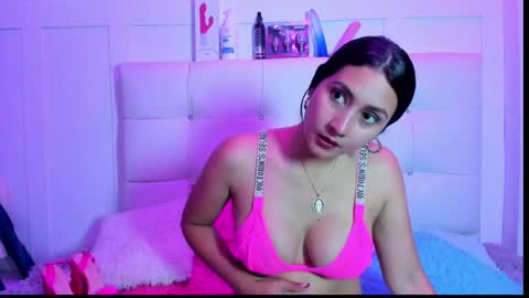 sara_parker22 online show from January 3, 2025, 4:27 pm