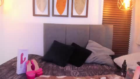 sara_parker22 online show from February 22, 2025, 11:13 am