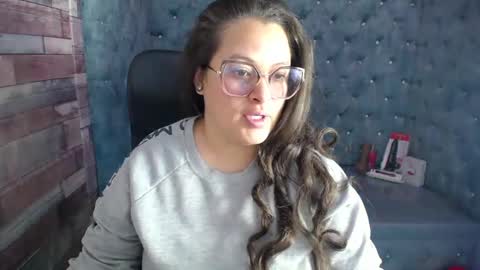 sara_thonson_ online show from September 18, 2025, 3:30 am