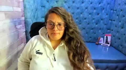sara_thonson_ online show from July 22, 2026, 3:42 am
