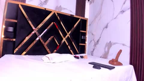 sara_tourner online show from November 12, 2025, 11:21 am