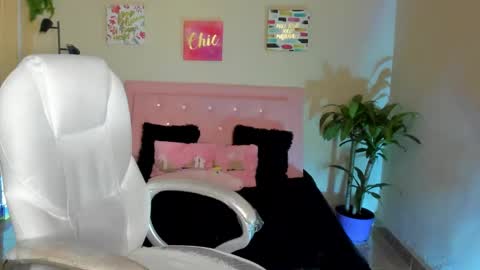 Sarah Ramirez online show from February 26, 2025, 11:52 am