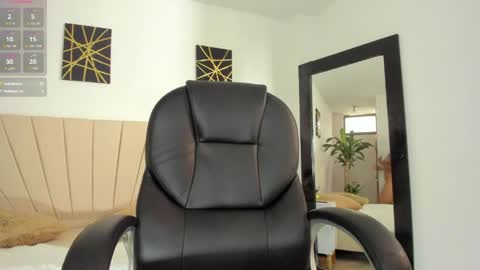 saraa_stormy online show from April 7, 2026, 7:03 pm