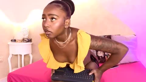 saraaguzman online show from October 10, 2025, 7:57 pm