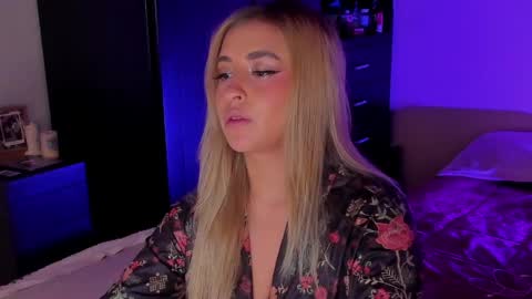 saradiazxxx online show from April 24, 2026, 3:03 pm