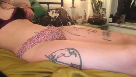 Sarah online show from September 28, 2025, 11:43 pm