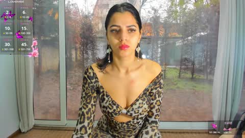 Snapshot of sarah_blake_ chatting on December 9, 2024, 8:55 am Sara online show from December 9, 2024, 8:55 am