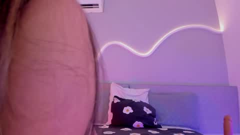 Snapshot of sarah_bonneth chatting on May 13, 2026, 11:40 am Sarah Bonneth online show from May 13, 2026, 11:40 am
