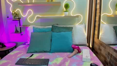 Sara online show from April 10, 2026, 12:49 am