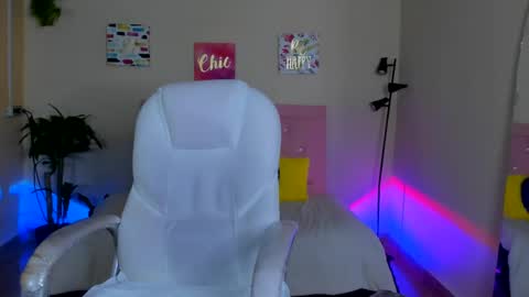 Sarah Ramirez online show from December 19, 2024, 5:07 am