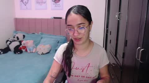 Sarah online show from February 25, 2025, 11:33 pm