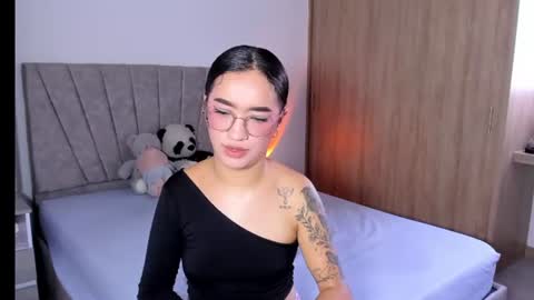 Snapshot of sarah_stone15 chatting on June 22, 2026, 10:29 pm Sarah online show from June 22, 2026, 10:29 pm