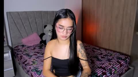Snapshot of sarah_stone15 chatting on June 25, 2026, 12:32 am Sarah online show from June 25, 2026, 12:32 am