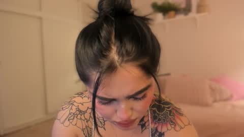   online show from October 15, 2025, 5:29 am