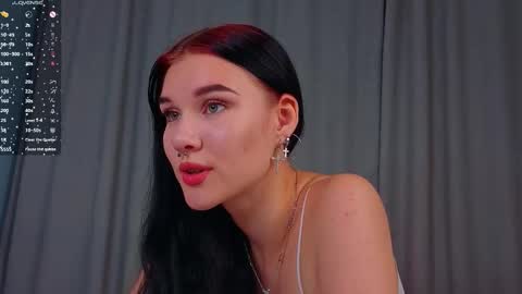 Snapshot of sarahhunny chatting on October 5, 2025, 10:18 pm Sarah online show from October 5, 2025, 10:18 pm