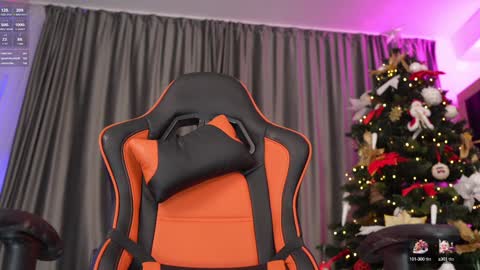 Sarahjadore online show from December 23, 2024, 10:44 pm