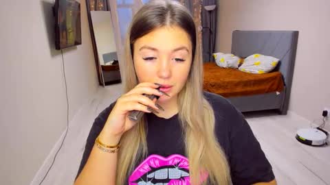 Sarah online show from January 12, 2026, 1:05 pm