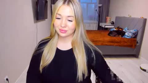 Sarah online show from April 15, 2026, 3:52 pm