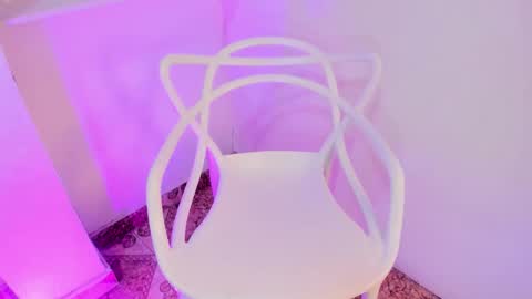 Sarahnovoa  online show from November 9, 2025, 5:44 pm