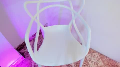 Sarahnovoa  online show from November 16, 2025, 5:51 pm