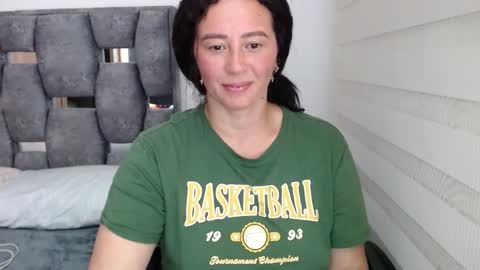Snapshot of sarahott_1 chatting on December 2, 2024, 10:45 pm Lia online show from December 2, 2024, 10:45 pm