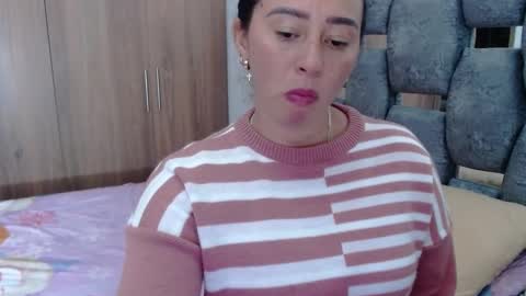 Snapshot of sarahott_1 chatting on January 18, 2025, 8:40 pm Lia online show from January 18, 2025, 8:40 pm