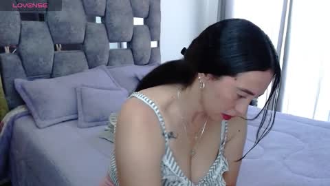 Lia online show from October 27, 2025, 3:05 pm