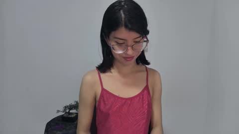 Sarah  online show from November 30, 2025, 4:00 pm