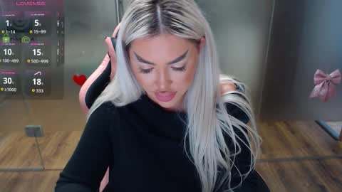 Snapshot of sarahstone_ chatting on October 30, 2025, 7:21 am Sarah online show from October 30, 2025, 7:21 am