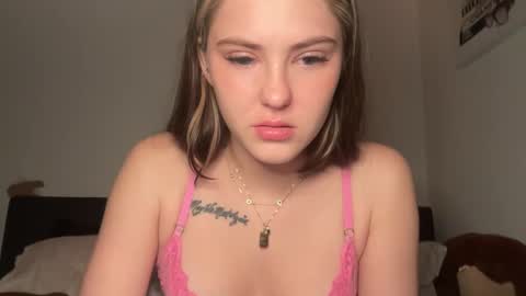 SarahxOliver online show from February 1, 2026, 12:20 am