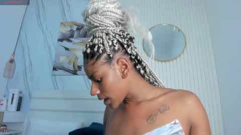 Snapshot of saralewwis chatting on February 21, 2026, 10:38 am Sara Lewis online show from February 21, 2026, 10:38 am