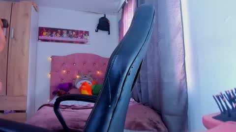 Snapshot of saralolo420 chatting on December 14, 2024, 7:25 pm sara online show from December 14, 2024, 7:25 pm