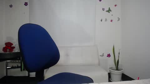 Saraloves online show from February 20, 2025, 11:09 am