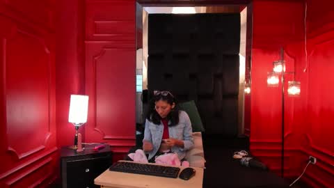 Sara and Edward online show from November 3, 2025, 3:08 am