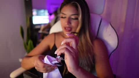 Sara online show from January 30, 2025, 11:45 pm