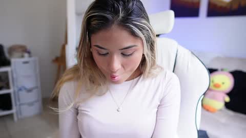 Sara online show from February 4, 2025, 9:20 pm