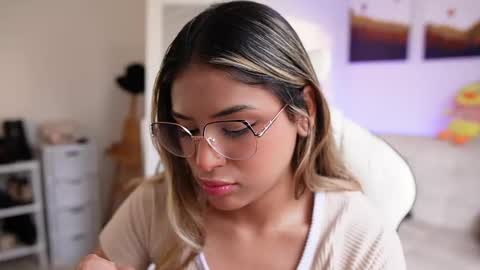 Sara online show from February 10, 2025, 10:30 pm