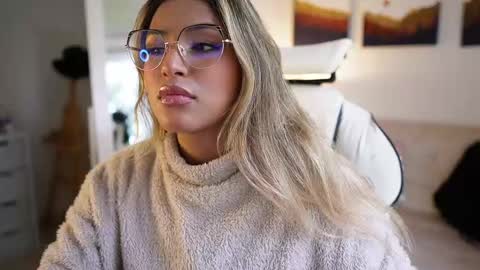 Sara online show from February 11, 2025, 9:46 pm