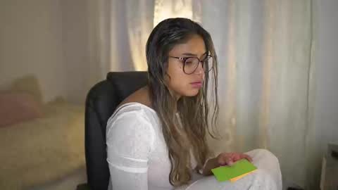 Sara online show from September 23, 2025, 10:57 pm