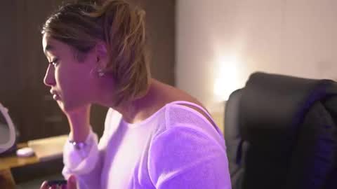 Sara online show from September 24, 2025, 11:41 pm