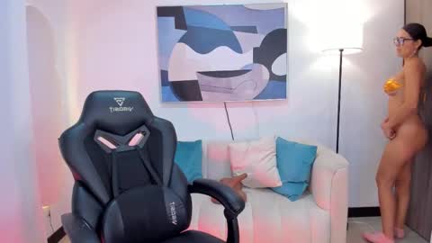 I am Sara  online show from October 11, 2025, 10:30 pm