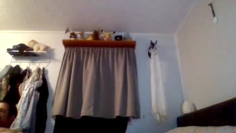 sarapatches online show from October 15, 2025, 8:14 am