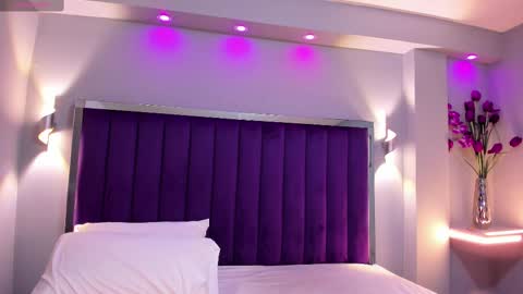 Sara   online show from September 13, 2025, 10:42 pm