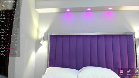 Sara   online show from September 22, 2025, 10:45 pm