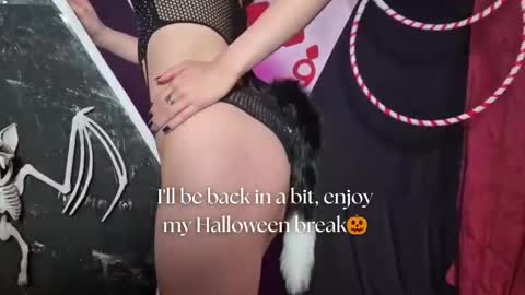   online show from October 14, 2025, 11:44 am