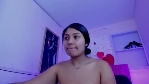 Snapshot of sarastonesx chatting on October 8, 2025, 10:35 am sarastonesx online show from October 8, 2025, 10:35 am