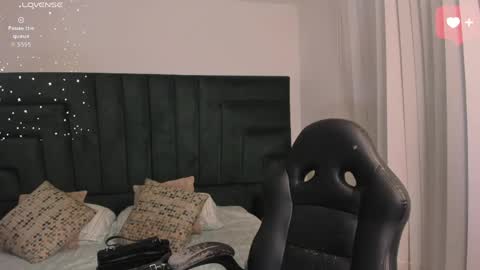 Snapshot of sarawagner_ chatting on May 10, 2026, 12:27 am online show from May 10, 2026, 12:27 am