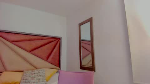 Snapshot of sarawagner_ chatting on May 13, 2026, 12:19 am online show from May 13, 2026, 12:19 am