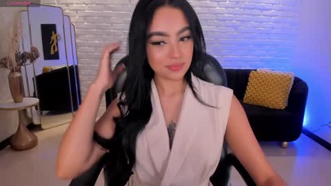 Sara Winstone online show from December 8, 2024, 11:03 am