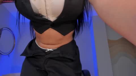 Sara Winstone online show from February 16, 2025, 11:38 am